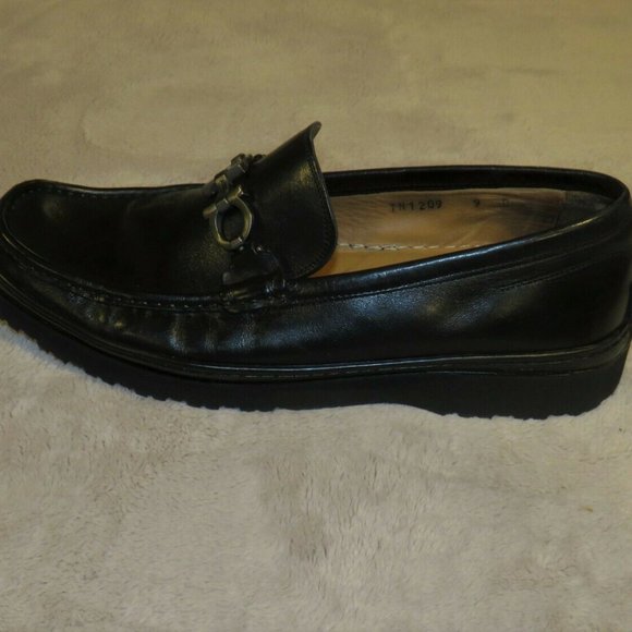 Salvatore Ferragamo Black Leather Vibram Gancini Horsebit Loafers 9D main image 10